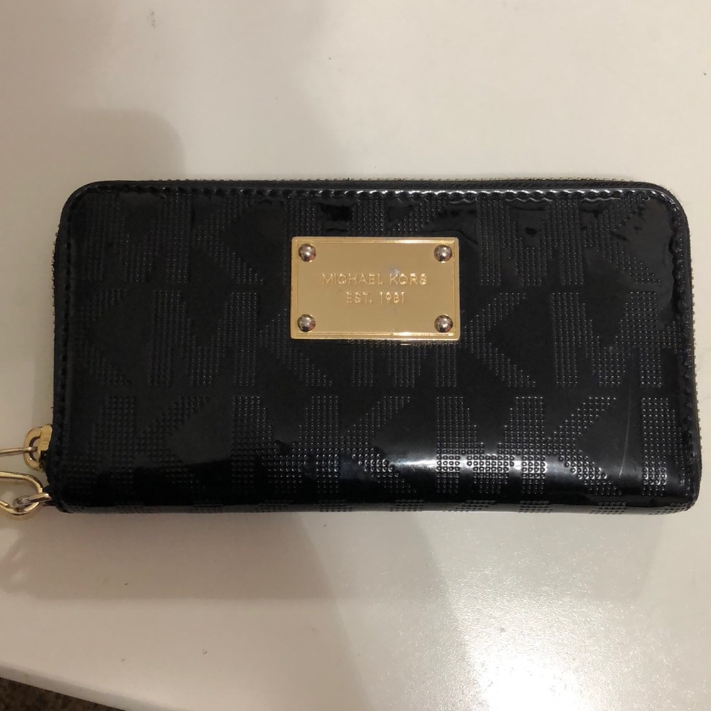 Michael Kors MK leather wristlet with phone pocket - Picture 1 of 4